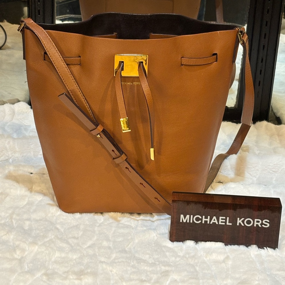 Michael Kors Collection Miranda bucket bag